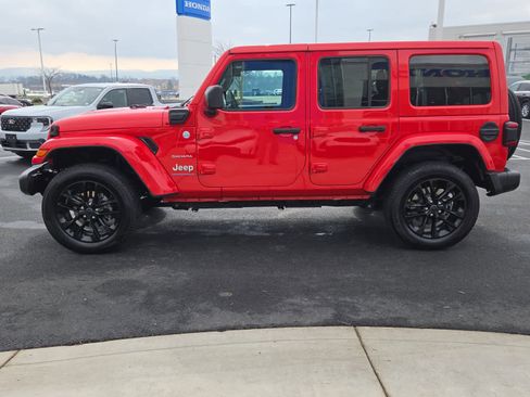 Used 2024 Jeep Wrangler Sahara w/ Technology Group image 3