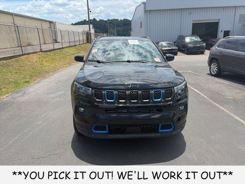 Used 2023 Jeep Compass Latitude AWD/4WD image 2