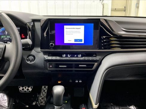 Used 2025 Toyota Camry SE FWD image 6