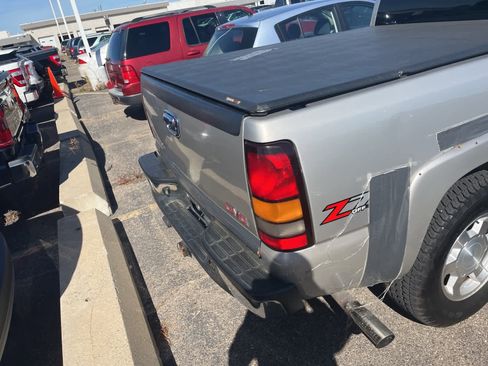 Used 2005 GMC Sierra 1500 SLE image 12