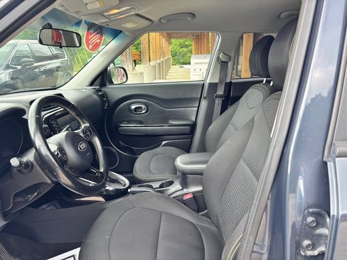 Used 2014 Kia Soul + w/ Audio Package FWD image 9