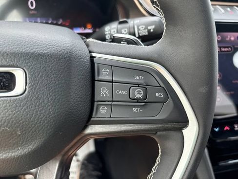 Used 2026 Jeep Grand Cherokee Limited w/ Limited Altitude Package AWD/4WD image 12