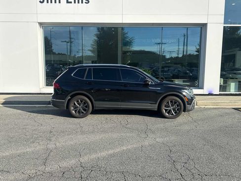 Certified 2023 Volkswagen Tiguan SE FWD image 1