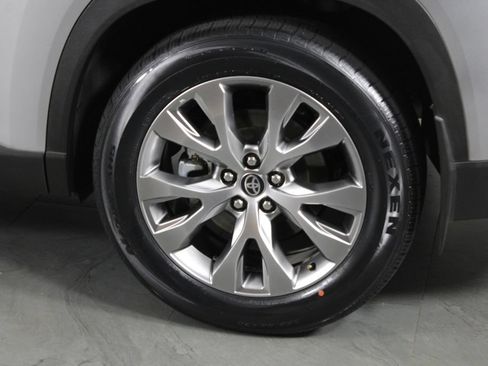Used 2024 Toyota Grand Highlander FWD image 14