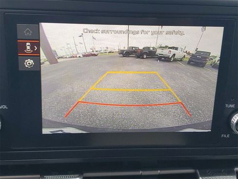 Used 2023 Kia Carnival LX image 17