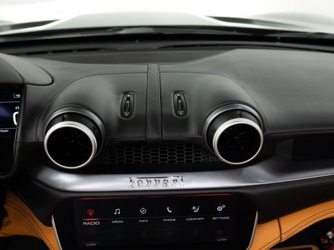 Used 2019 Ferrari Portofino RWD image 95