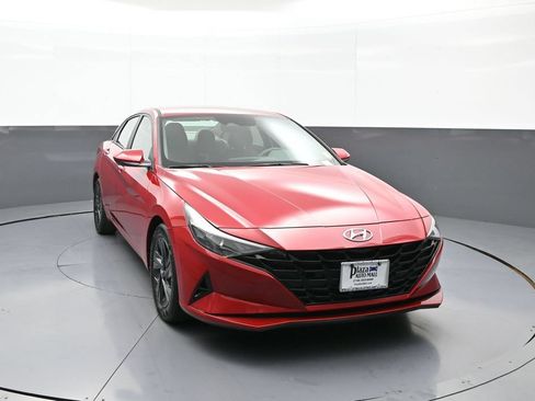 Certified 2021 Hyundai Elantra SEL FWD image 3