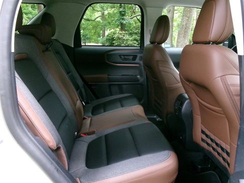 Used 2024 Ford Bronco Sport Outer Banks w/ Tech Package AWD/4WD image 19