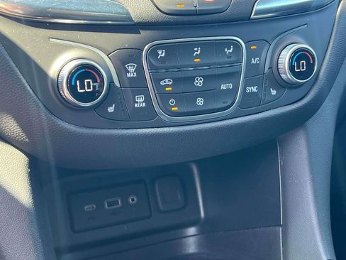 Used 2024 Chevrolet Equinox LT FWD image 34