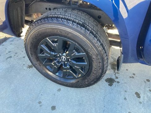 Used 2023 Nissan Frontier SV image 12