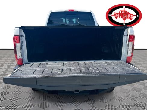 Used 2017 Ford F250 Lariat w/ Lariat Ultimate Package AWD/4WD image 29