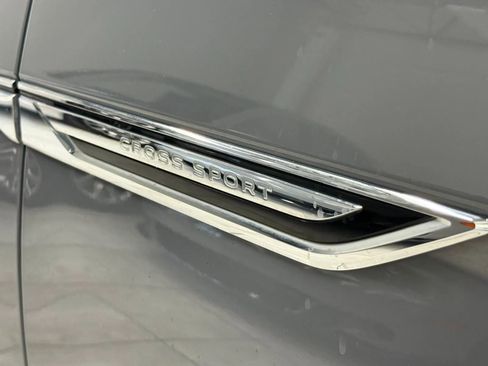 Used 2020 Volkswagen Atlas Cross Sport SE w/ Panoramic Sunroof Package FWD image 16