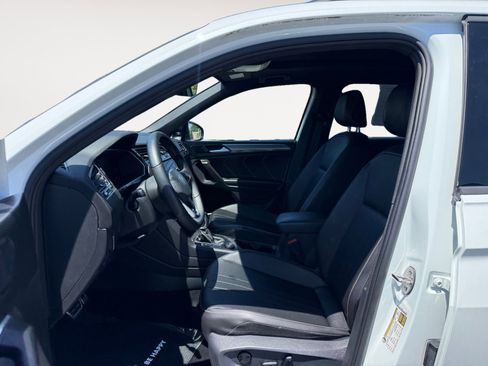 Certified 2022 Volkswagen Tiguan SE R-Line AWD/4WD image 10