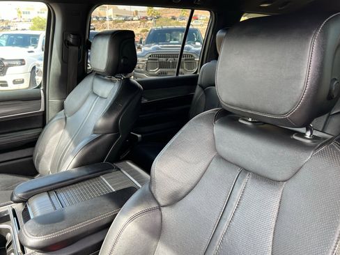 Used 2023 Jeep Wagoneer L Series II image 16