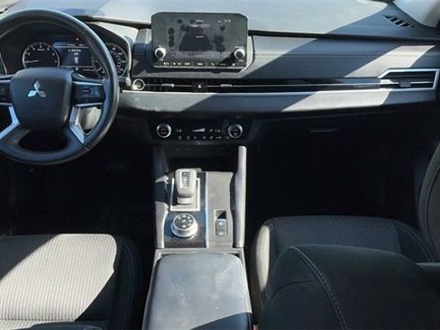 Used 2022 Mitsubishi Outlander ES image 14