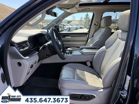 Used 2023 Jeep Wagoneer Series III w/ Premium Group I AWD/4WD image 13
