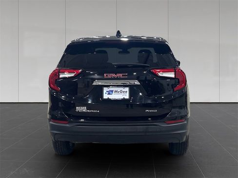 Used 2024 GMC Terrain SLE image 4