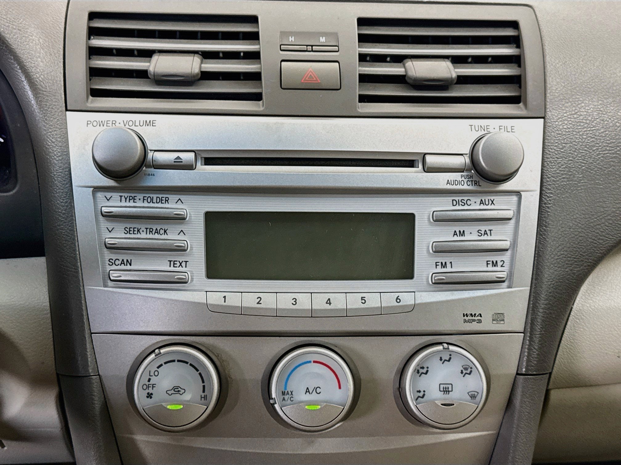 Used 2011 Toyota Camry LE FWD image 19