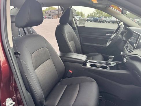 Used 2024 Nissan Altima 2.5 SV FWD image 33