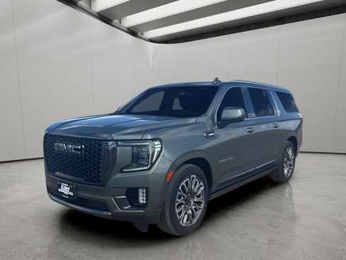 Used 2023 GMC Yukon XL Denali Ultimate AWD/4WD image 2
