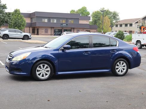 Used 2010 Subaru Legacy 2.5i Premium AWD/4WD image 10