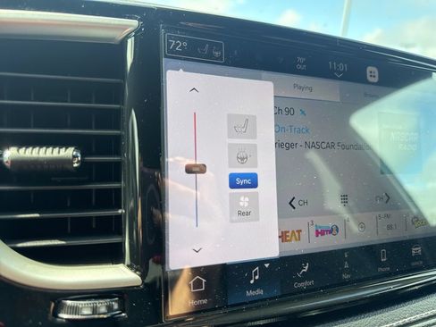 New 2027 Chrysler Pacifica Select w/ Family Tech Group AWD/4WD image 7