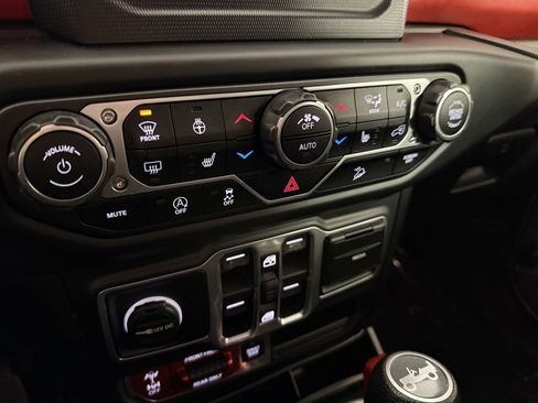 Used 2018 Jeep Wrangler Unlimited Rubicon w/ Cold Weather Group image 27