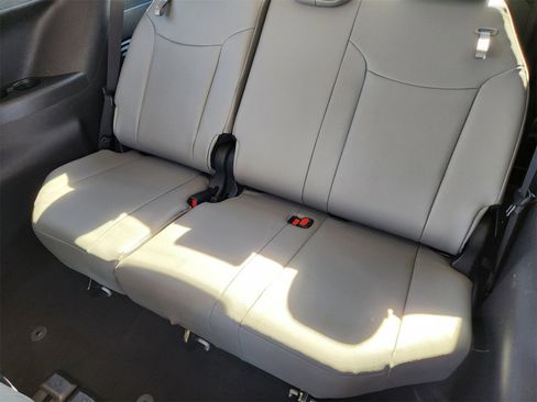 Used 2026 Toyota Sienna XLE image 39