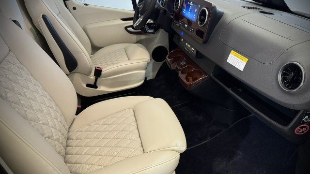 Used 2025 Mercedes-Benz Sprinter 2500 image 29
