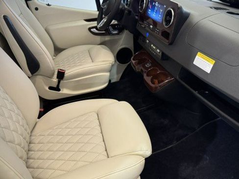 Used 2025 Mercedes-Benz Sprinter 2500 image 29