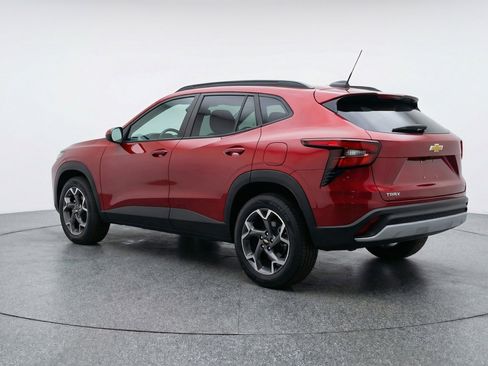 Used 2025 Chevrolet Trax LT FWD image 6