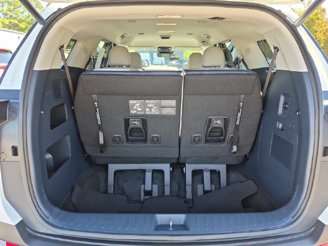 Used 2026 Kia Carnival EX FWD image 23