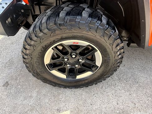 Used 2018 Jeep Wrangler Unlimited Rubicon w/ Dual Top Group AWD/4WD image 10