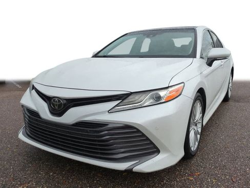 Used 2018 Toyota Camry XLE image 1