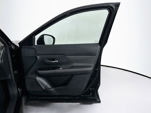 Used 2025 Nissan Kicks SV AWD/4WD image 29
