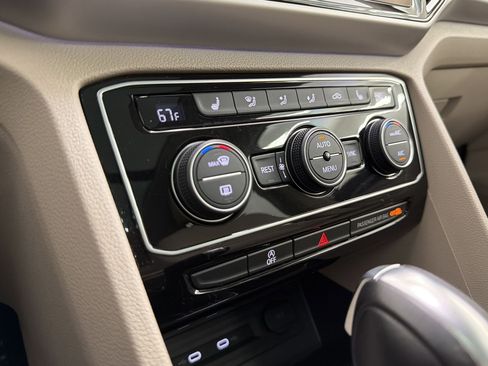 Used 2021 Volkswagen Atlas SEL R-Line image 18