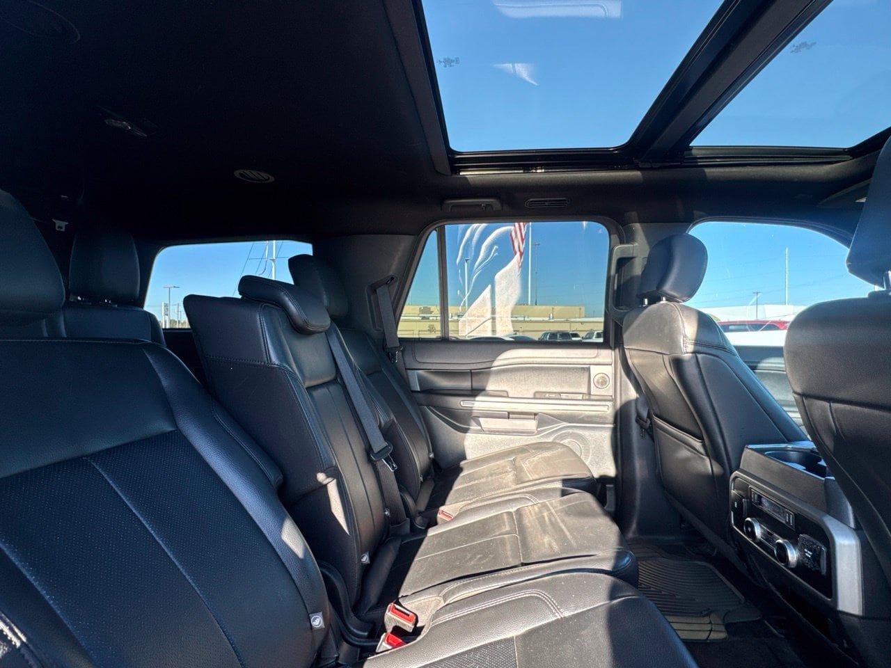 Used 2019 Ford Expedition XLT w/ Equipment Group 202A RWD image 40