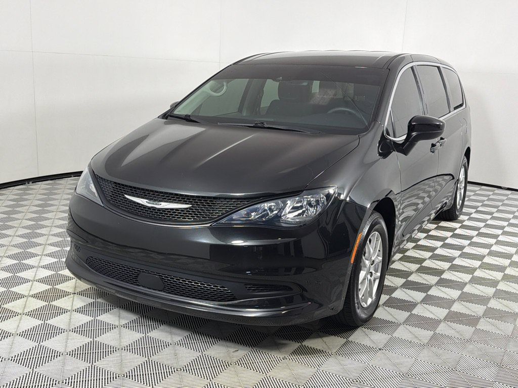 Used 2023 Chrysler Voyager LX FWD image 10