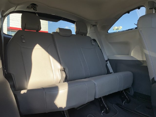 Used 2023 Toyota Sienna Limited FWD image 37