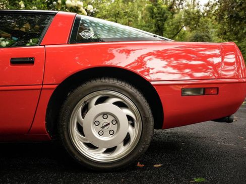 Used 1991 Chevrolet Corvette Coupe RWD image 5