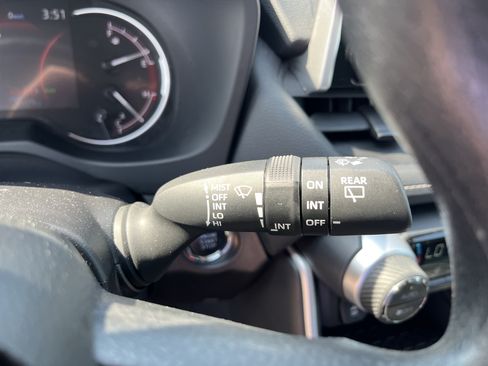 Used 2025 Toyota RAV4 XLE AWD/4WD image 23