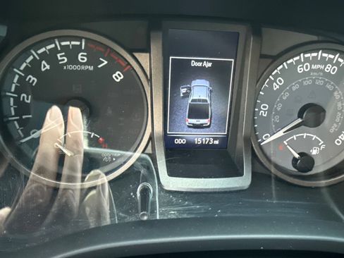 Used 2023 Toyota Tacoma TRD Sport w/ TRD Premium Sport Package AWD/4WD image 4
