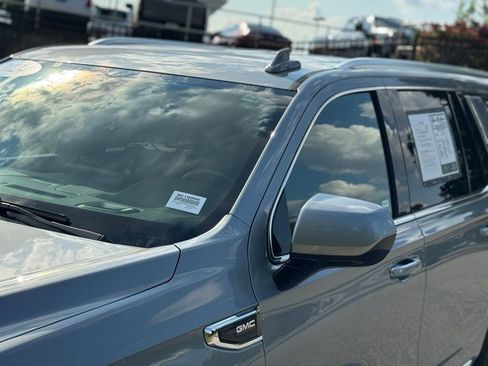 Used 2024 GMC Yukon SLT image 10