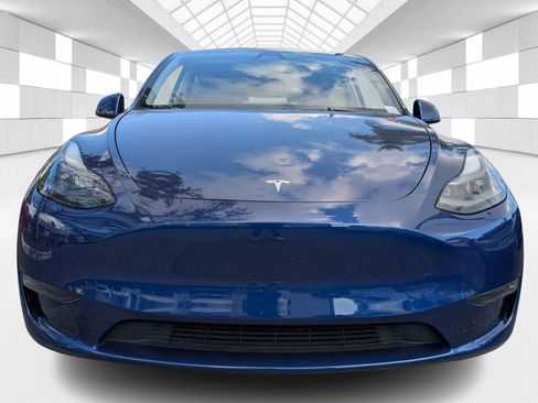 Used 2024 Tesla Model Y 2WD image 2