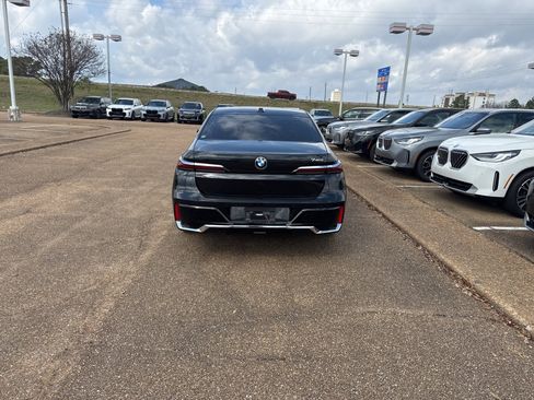 Used 2023 BMW 740i w/ Luxury Rear Seating Package image 6