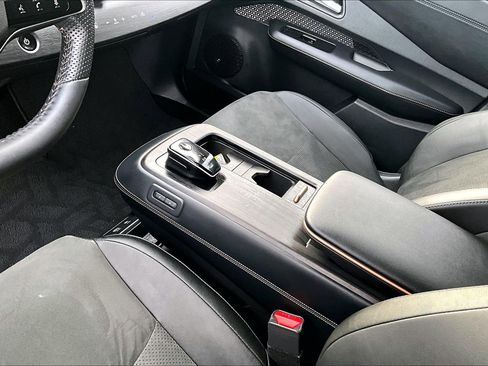 Used 2024 Nissan Ariya FWD image 17