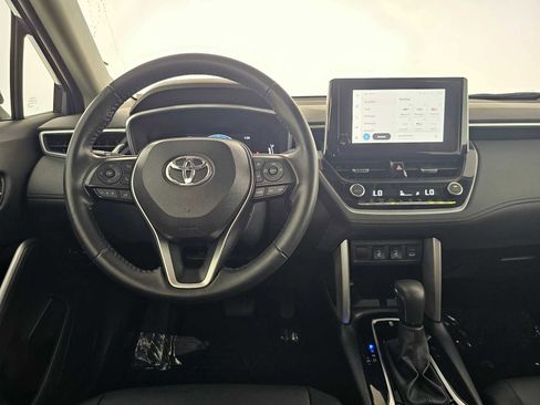 Used 2024 Toyota Corolla Cross XLE w/ Convenience Package image 19