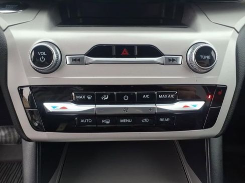 Used 2023 Ford Explorer XLT w/ Equipment Group 202A image 20