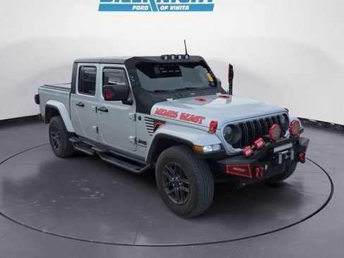 Used 2024 Jeep Gladiator Sport image 7
