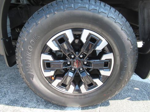 Used 2023 Nissan Frontier PRO-4X w/ Pro Convenience Package AWD/4WD image 9